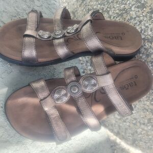Taos Footwear Women's Metallic Sandals